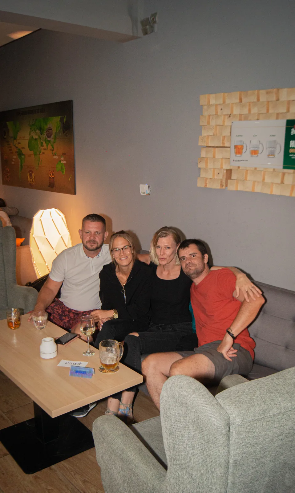 Posedenie na gauči v Sahe
